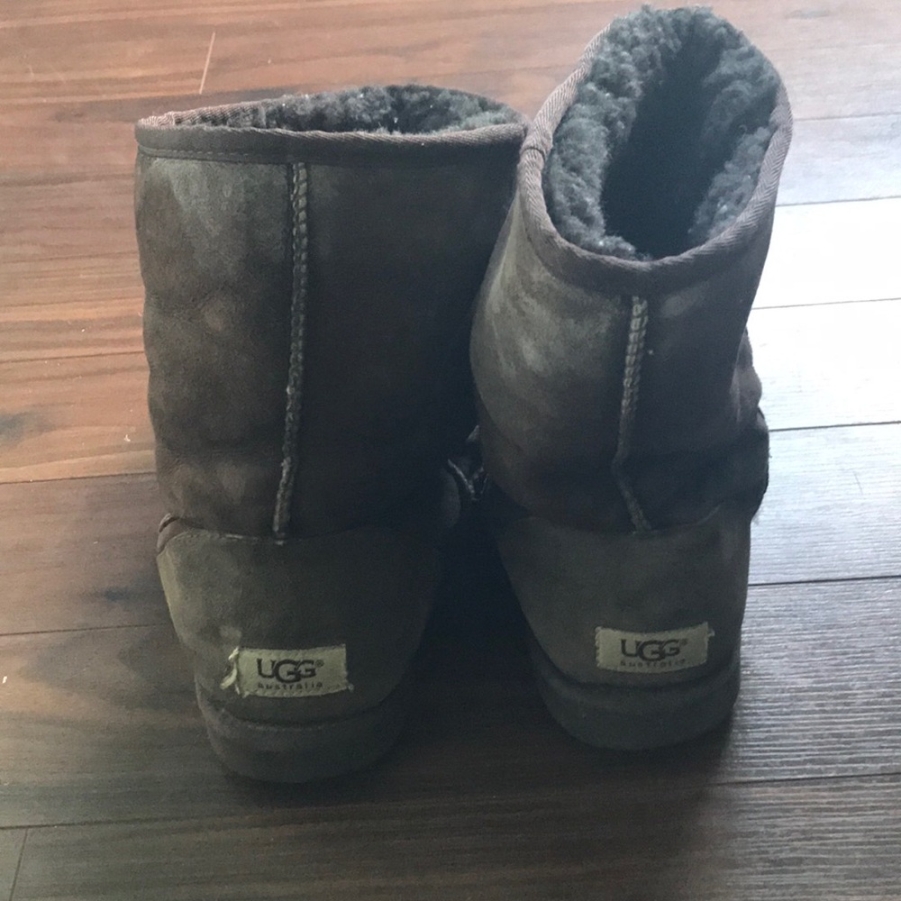 Women’s size 10 chocolate brown Mid Ugg boots